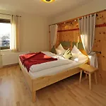 Ortners Mauerwirt - Leistbarer Luxus Apartment Bad Kleinkirchheim